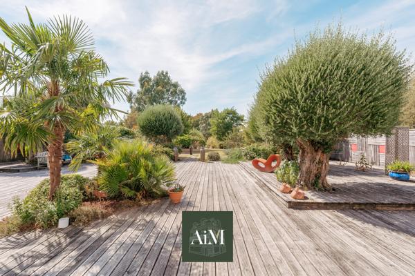 Maison d'architecte d'exception de 380 m² à Vannes avec piscine intérieure, parc arboré