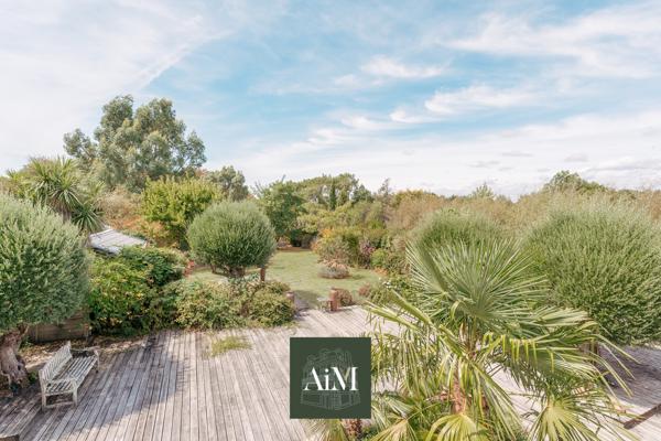 Maison d'architecte d'exception de 380 m² à Vannes avec piscine intérieure, parc arboré