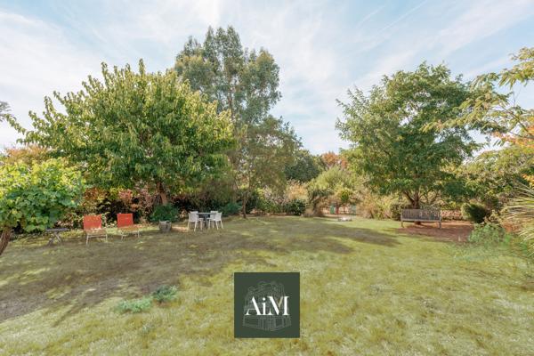 Maison d'architecte d'exception de 380 m² à Vannes avec piscine intérieure, parc arboré