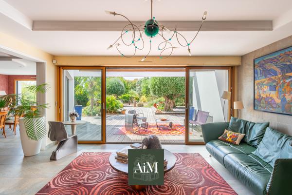 Maison d'architecte d'exception de 380 m² à Vannes avec piscine intérieure, parc arboré