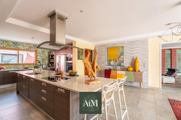 Maison d'architecte d'exception de 380 m² à Vannes avec piscine intérieure, parc arboré