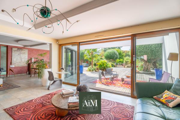 Maison d'architecte d'exception de 380 m² à Vannes avec piscine intérieure, parc arboré