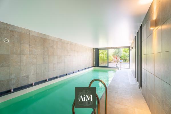 Maison d'architecte d'exception de 380 m² à Vannes avec piscine intérieure, parc arboré