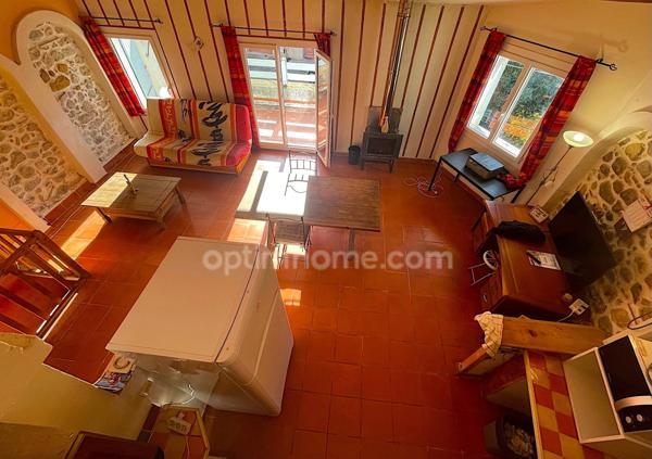 Grande maison à multiples possibilités.