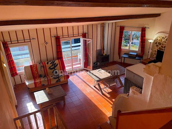 Grande maison à multiples possibilités.