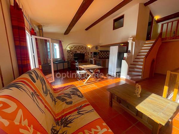 Grande maison à multiples possibilités.