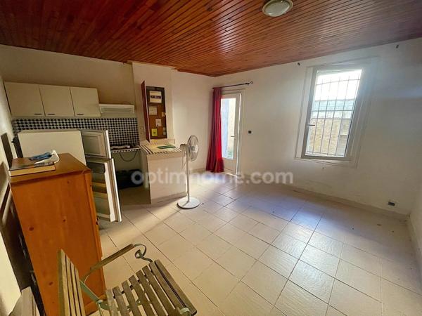 Grande maison à multiples possibilités.