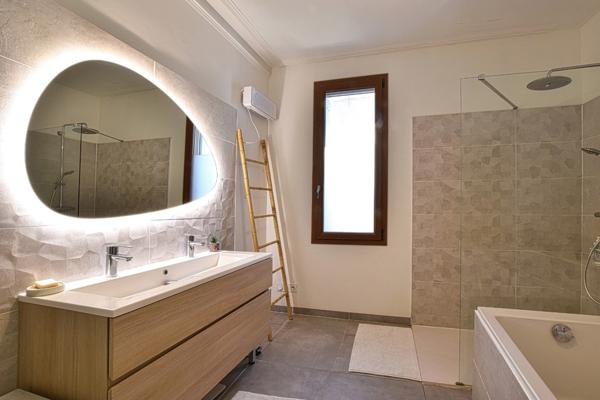 Belle demeure rénovée, charme et douceur de vivre à Aniane