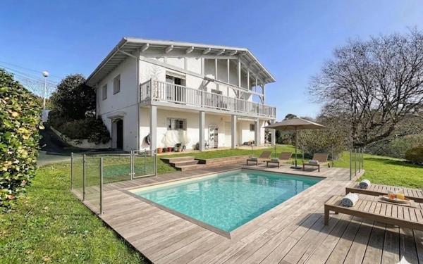 Maison à vendre    5 pièces • 147 m2 Bayonne