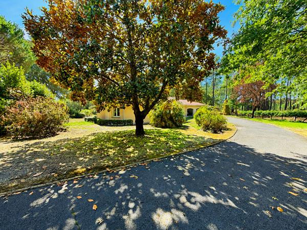 Maison de 133m2 - 6 212m2 de parcelle - double garage
