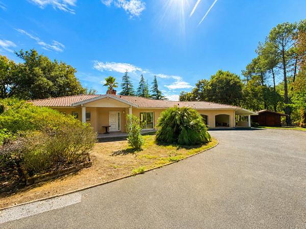 Maison de 133m2 - 6 212m2 de parcelle - double garage