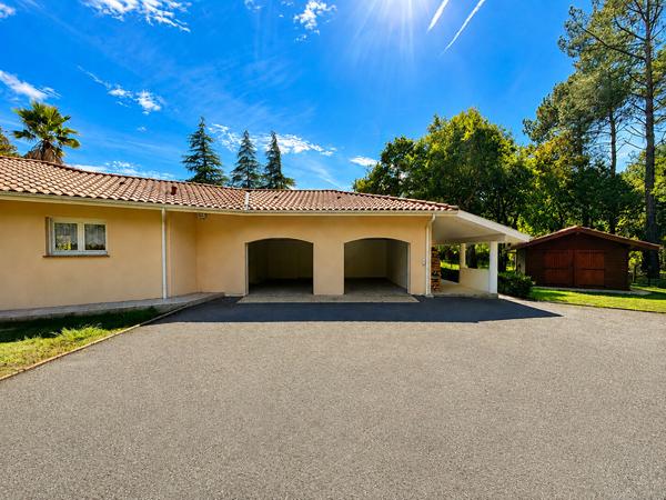Maison de 133m2 - 6 212m2 de parcelle - double garage