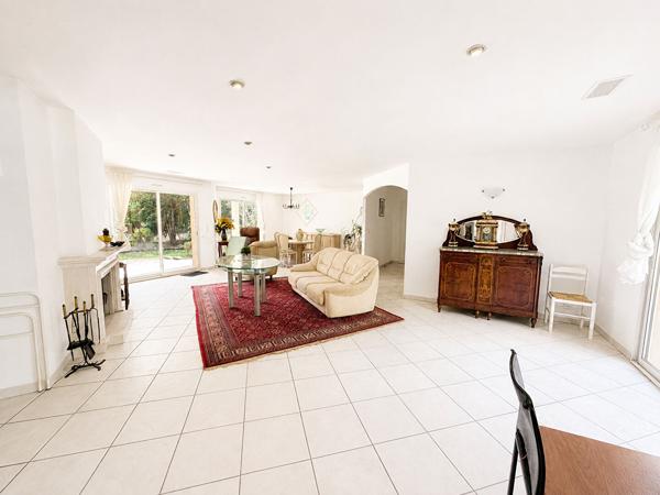 Maison de 133m2 - 6 212m2 de parcelle - double garage