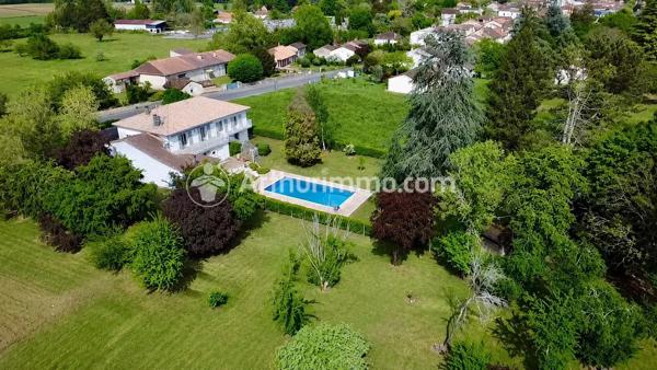 Vente                                                      Maison
                        
                     9 pièces                      355 m2                     à Neuvic