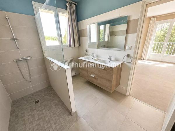 Vente                                                      Maison
                        
                     9 pièces                      355 m2                     à Neuvic