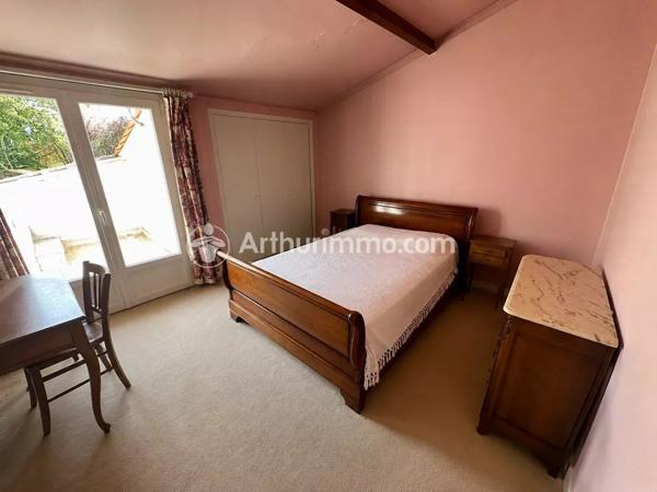 Vente                                                      Maison
                        
                     9 pièces                      355 m2                     à Neuvic