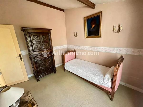 Vente                                                      Maison
                        
                     9 pièces                      355 m2                     à Neuvic