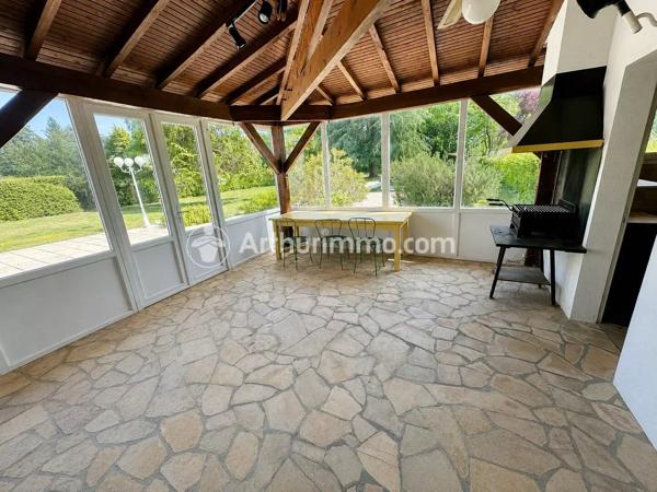 Vente                                                      Maison
                        
                     9 pièces                      355 m2                     à Neuvic