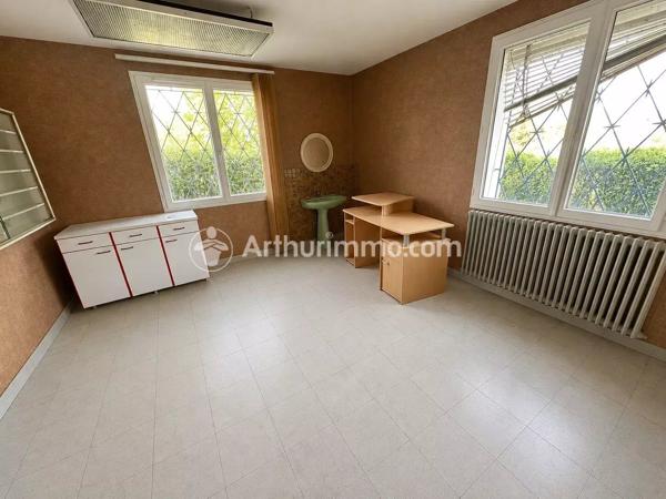 Vente                                                      Maison
                        
                     9 pièces                      355 m2                     à Neuvic
