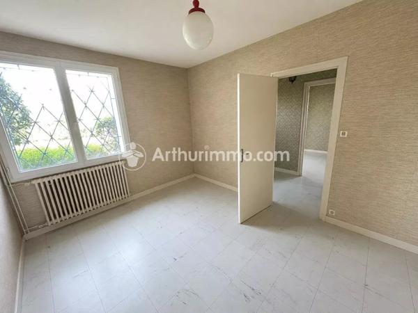 Vente                                                      Maison
                        
                     9 pièces                      355 m2                     à Neuvic