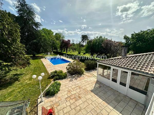Vente                                                      Maison
                        
                     9 pièces                      355 m2                     à Neuvic