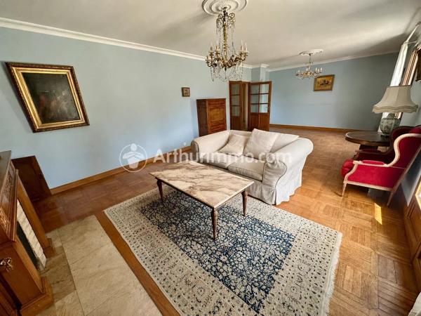 Vente                                                      Maison
                        
                     9 pièces                      355 m2                     à Neuvic
