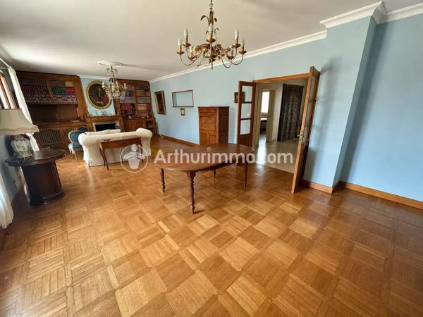 Vente                                                      Maison
                        
                     9 pièces                      355 m2                     à Neuvic