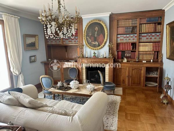 Vente                                                      Maison
                        
                     9 pièces                      355 m2                     à Neuvic