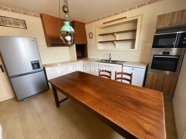 Vente                                                      Maison
                        
                     9 pièces                      355 m2                     à Neuvic