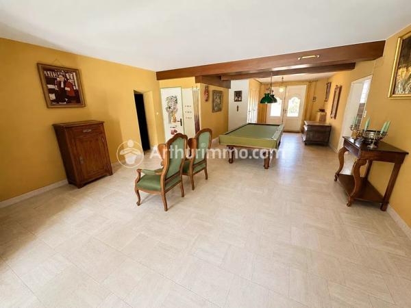 Vente                                                      Maison
                        
                     9 pièces                      355 m2                     à Neuvic