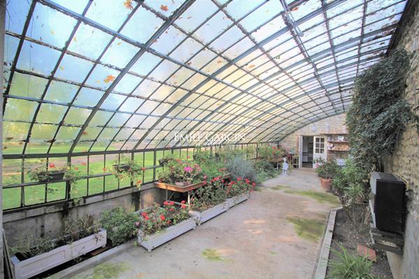 À VENDRE - Propriété XVIIe sur parc de 2.9 hectares tennis et piscine-
