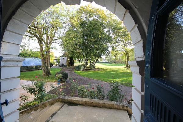 À VENDRE - Propriété XVIIe sur parc de 2.9 hectares tennis et piscine-