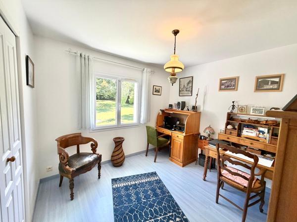 VILLA PLAIN-PIEDS DOUBLE GARAGE AVEC PISCINE AU SEL ET TERRAIN CLOS