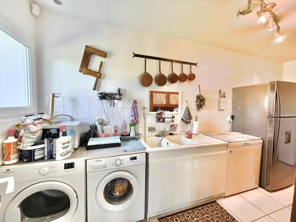 VILLA PLAIN-PIEDS DOUBLE GARAGE AVEC PISCINE AU SEL ET TERRAIN CLOS