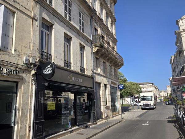 Local commercial
                                                                                                                                                                                                                                                                                                                        4 pièce(s)                                                                                                                                                                                                          115  m²