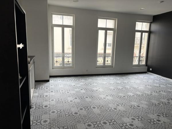 Local commercial
                                                                                                                                                                                                                                                                                                                        4 pièce(s)                                                                                                                                                                                                          115  m²