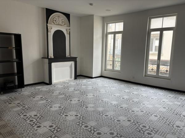 Local commercial
                                                                                                                                                                                                                                                                                                                        4 pièce(s)                                                                                                                                                                                                          115  m²