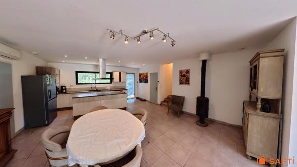 Bagnols-sur-Cèze — Villa provençale de 150 m² sur 5 094 m², piscine, 2 dépendances, DPE A, aucun vis-à-vis