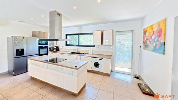 Bagnols-sur-Cèze — Villa provençale de 150 m² sur 5 094 m², piscine, 2 dépendances, DPE A, aucun vis-à-vis