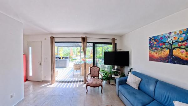 Bagnols-sur-Cèze — Villa provençale de 150 m² sur 5 094 m², piscine, 2 dépendances, DPE A, aucun vis-à-vis