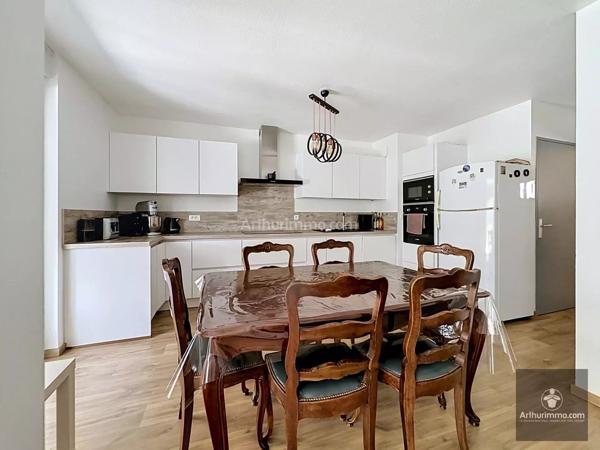 Vente                                                      Maison
                        
                     5 pièces                      102 m2                     à Roanne