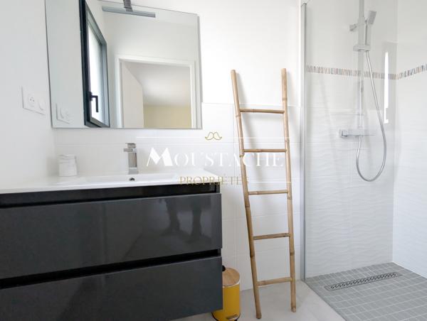 BELLE VILLA DE PLAIN-PIED AVEC PISCINE - PLAGE A PIED -