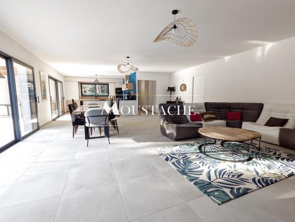 BELLE VILLA DE PLAIN-PIED AVEC PISCINE - PLAGE A PIED -