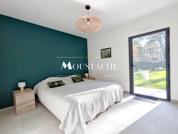 BELLE VILLA DE PLAIN-PIED AVEC PISCINE - PLAGE A PIED -