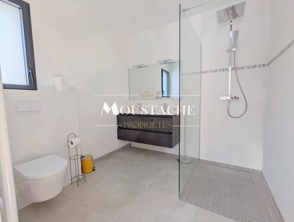 BELLE VILLA DE PLAIN-PIED AVEC PISCINE - PLAGE A PIED -