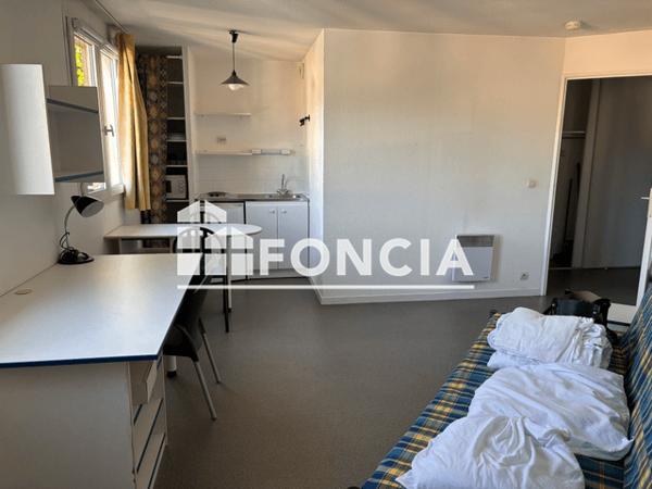 Location Studio meublé 20.27 m² - 11 RUE DU BATONNET Chambery 73000