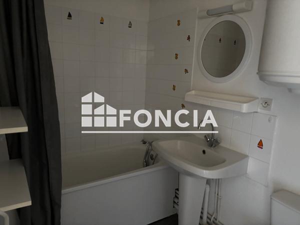 Location Studio meublé 20.27 m² - 11 RUE DU BATONNET Chambery 73000