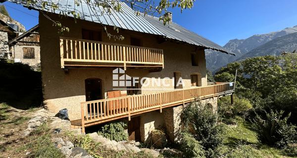À vendre Maison 8 pièces 126 m² - Saint-martin-de-queyrières 05120