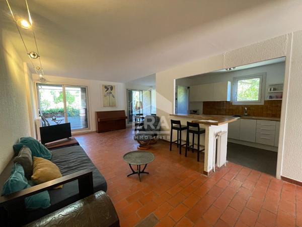 LA TORSE - AIX EN PROVENCE - T3 TERRASSE - PARKING - PISCINE - ENTIERREMENT MEUBLE