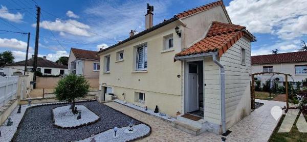 Maison à vendre à SAINT JEAN DE THOUARS (79100) 

Pavillon sur sous-sol total d'une surface h...